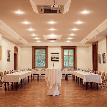 Hotel Kastiel Mojmirovce Экстерьер фото