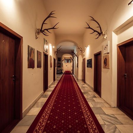 Hotel Kastiel Mojmirovce Экстерьер фото