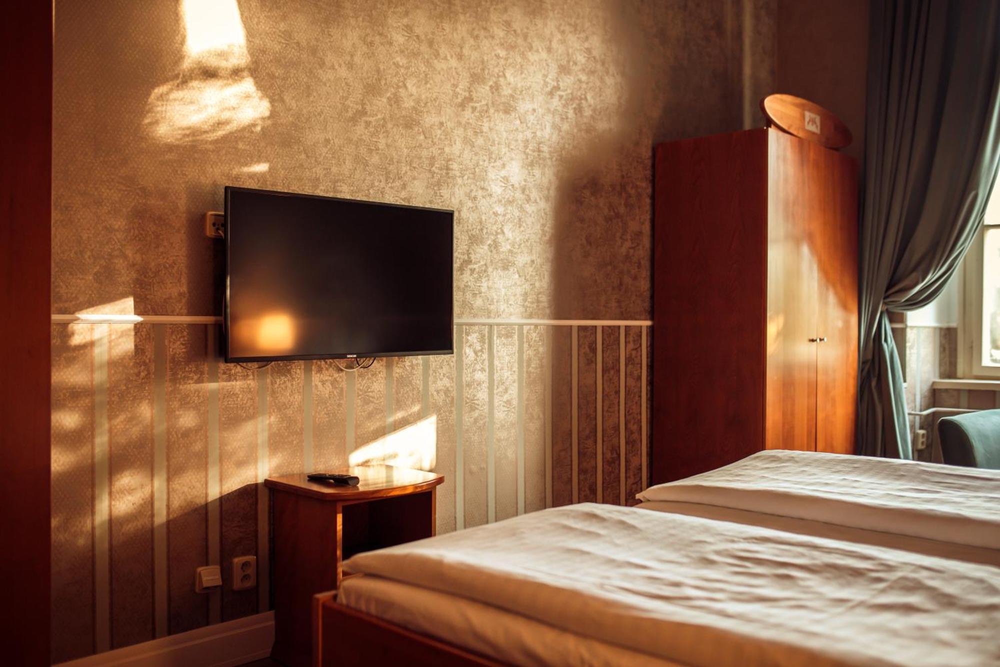 Hotel Kastiel Mojmirovce Экстерьер фото