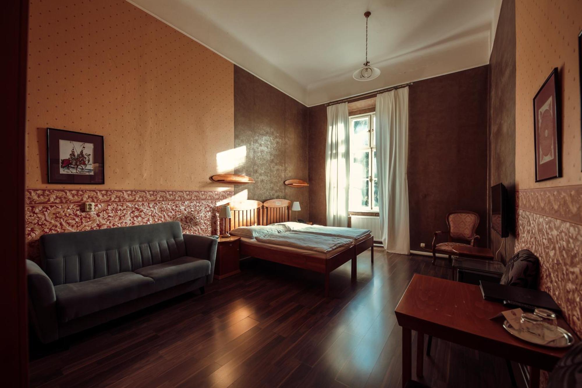 Hotel Kastiel Mojmirovce Экстерьер фото