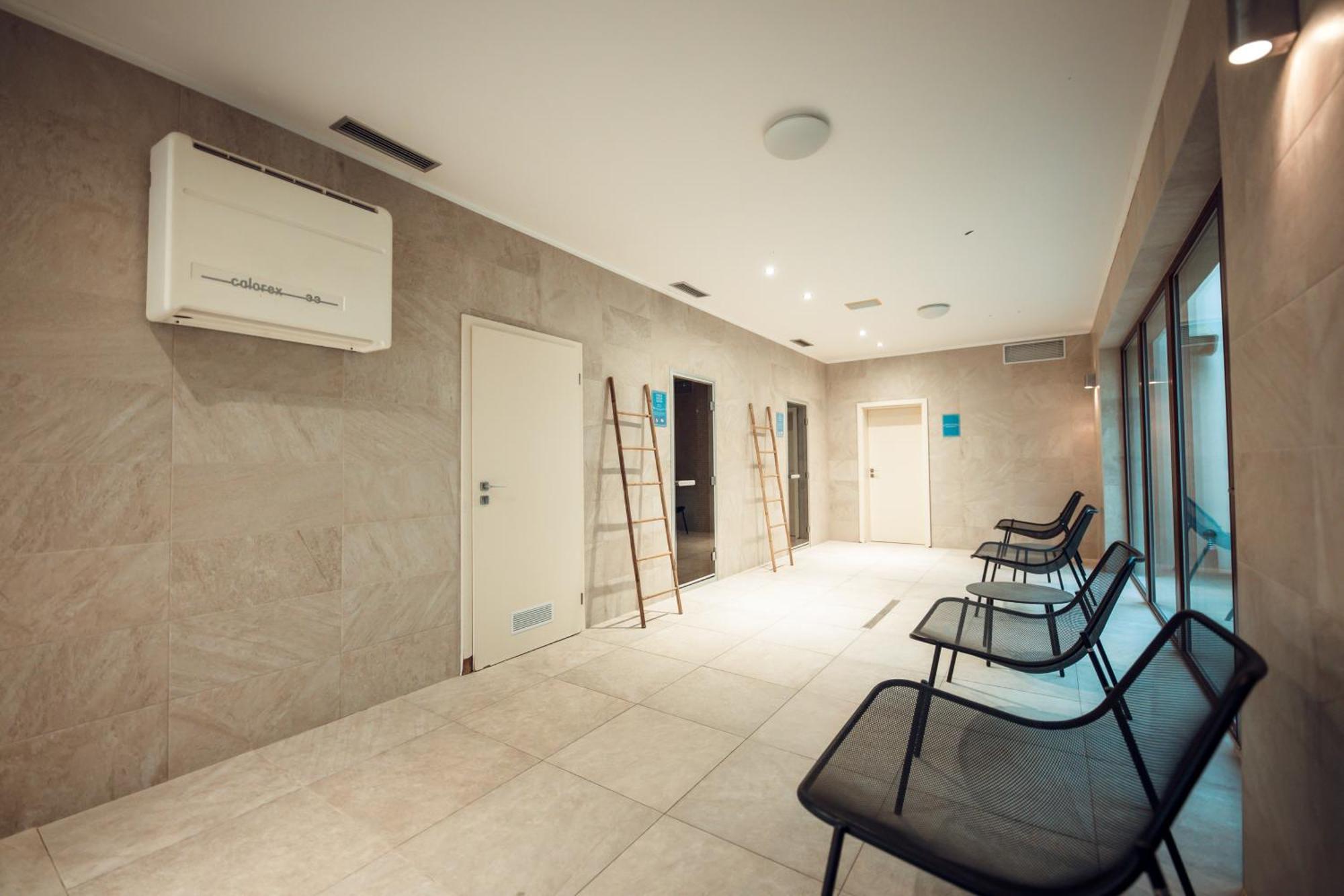 Hotel Kastiel Mojmirovce Экстерьер фото