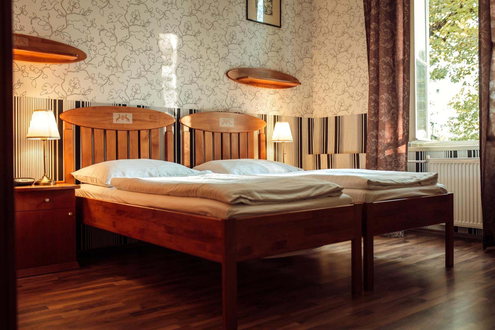 Hotel Kastiel Mojmirovce Экстерьер фото