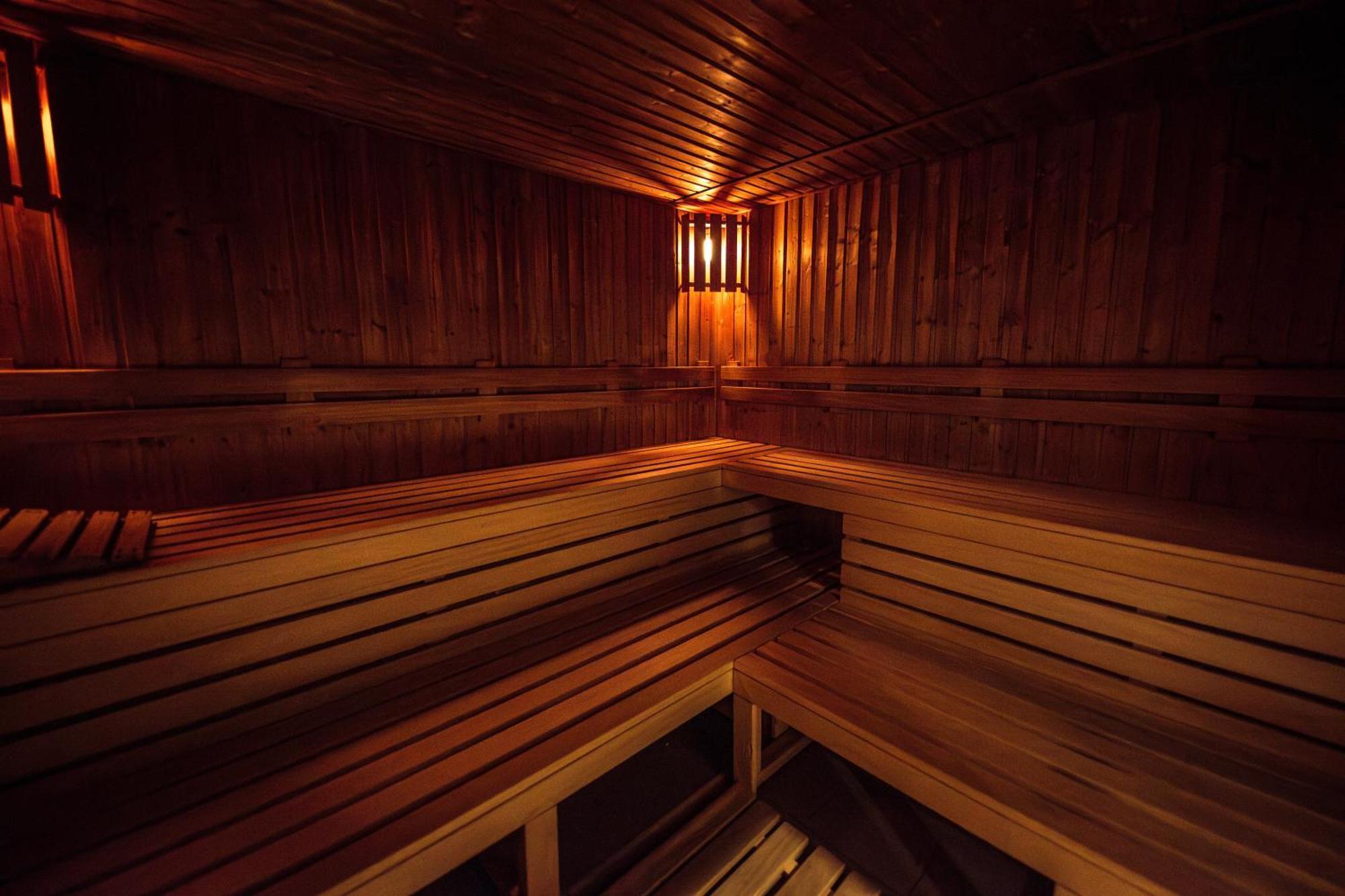 Hotel Kastiel Mojmirovce Экстерьер фото