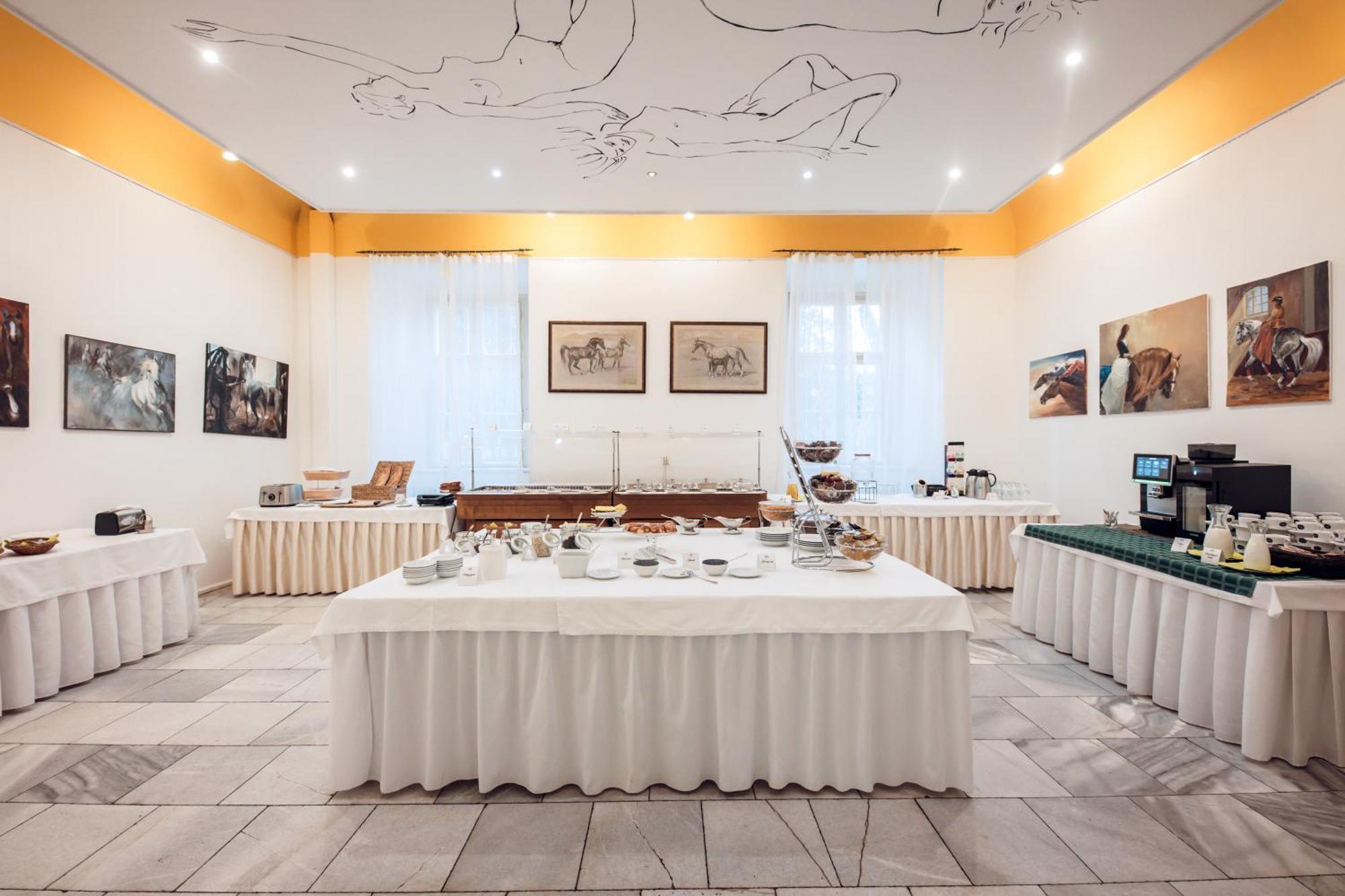 Hotel Kastiel Mojmirovce Экстерьер фото