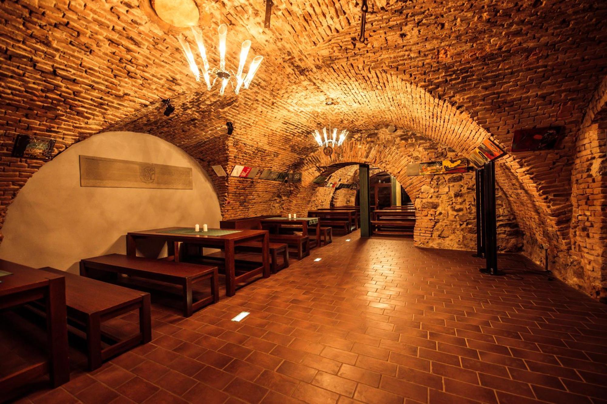 Hotel Kastiel Mojmirovce Экстерьер фото
