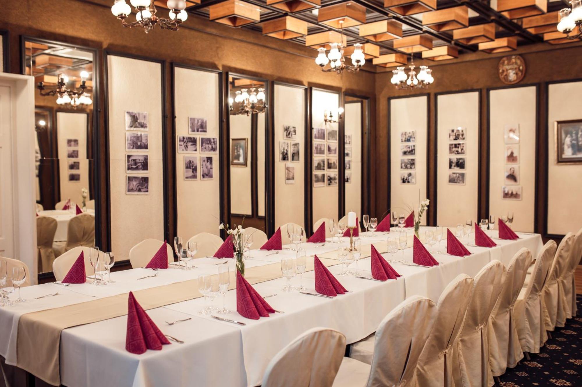 Hotel Kastiel Mojmirovce Экстерьер фото