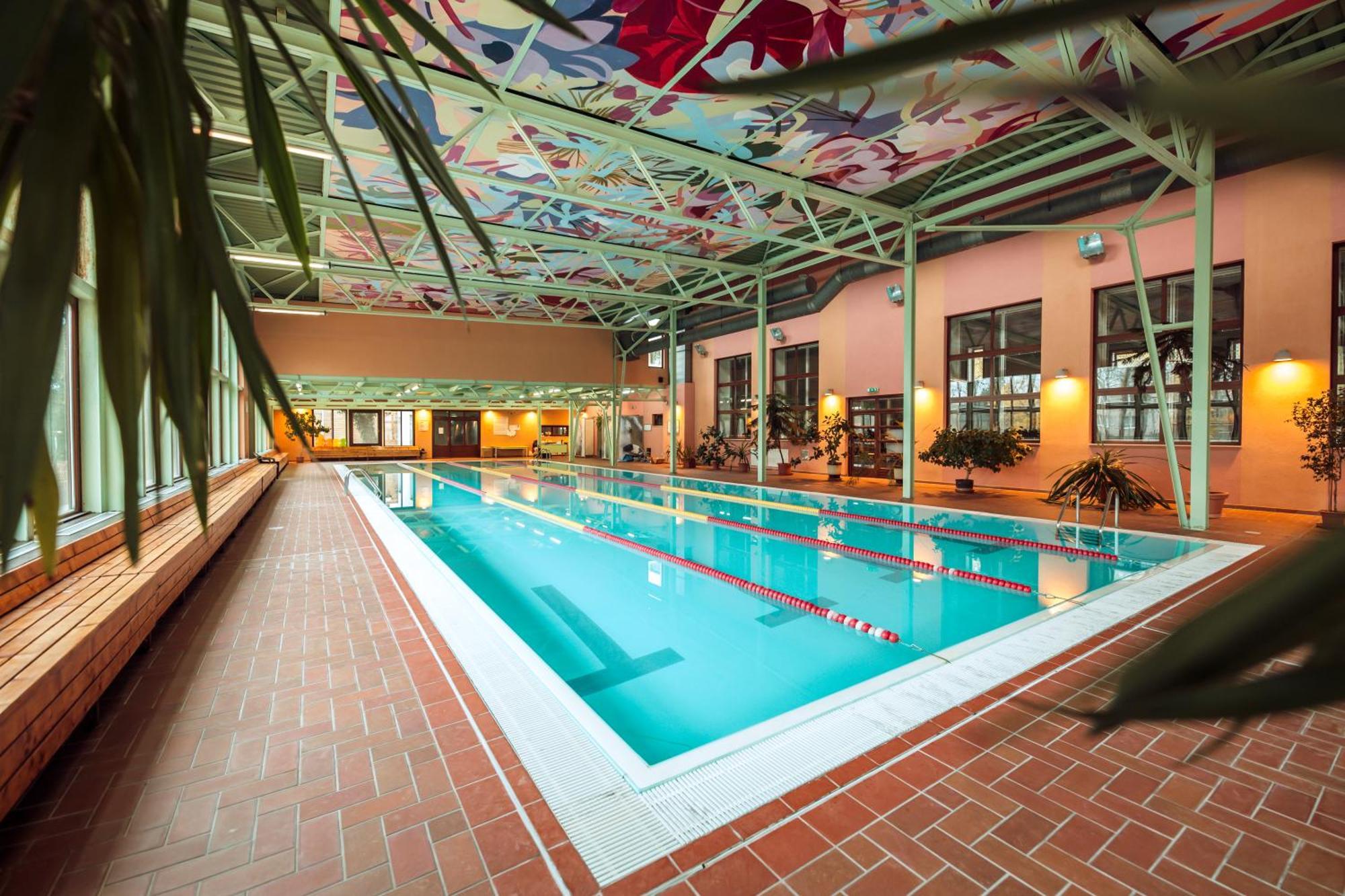 Hotel Kastiel Mojmirovce Экстерьер фото