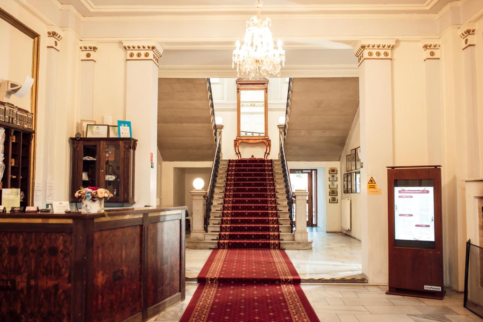 Hotel Kastiel Mojmirovce Экстерьер фото