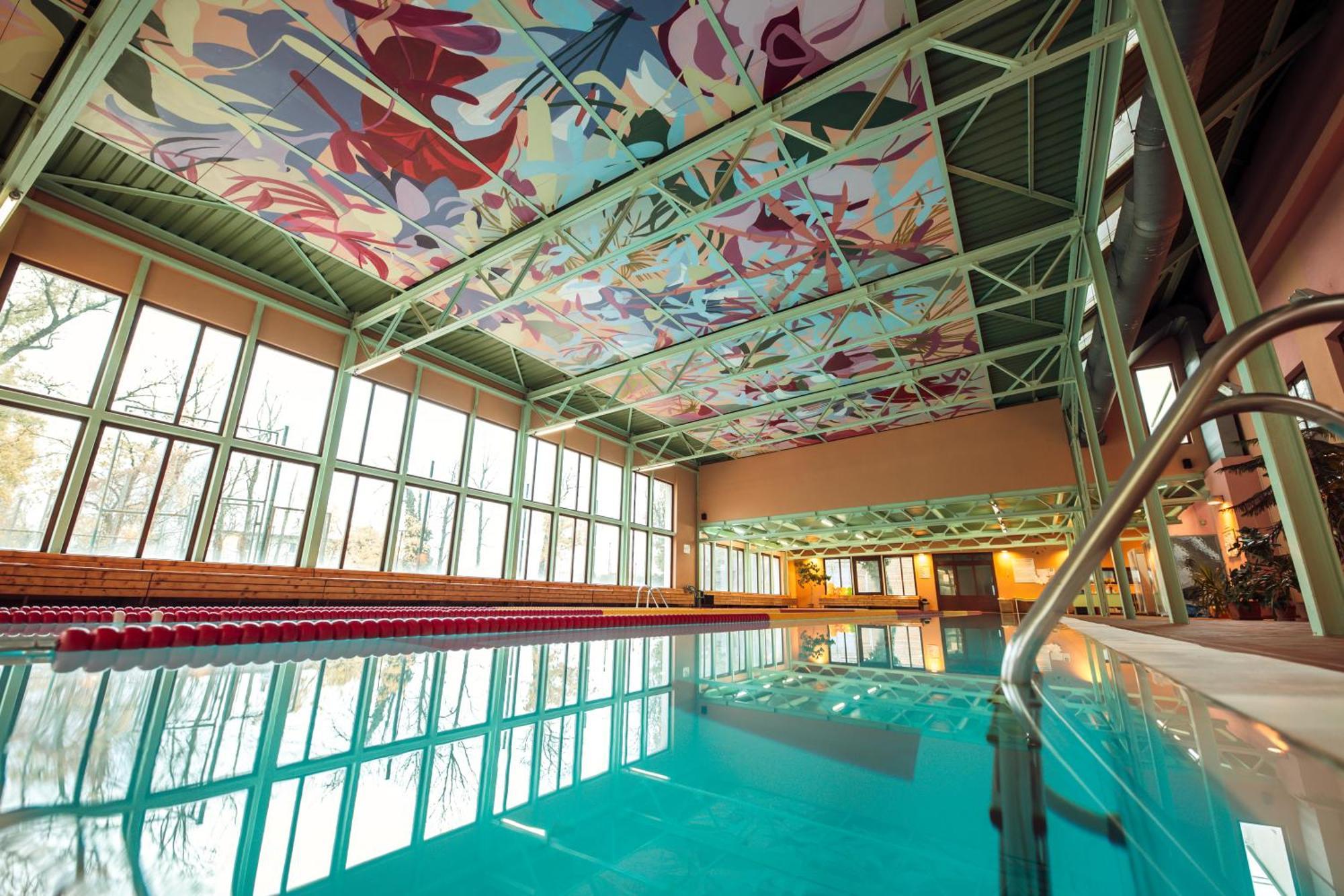 Hotel Kastiel Mojmirovce Экстерьер фото