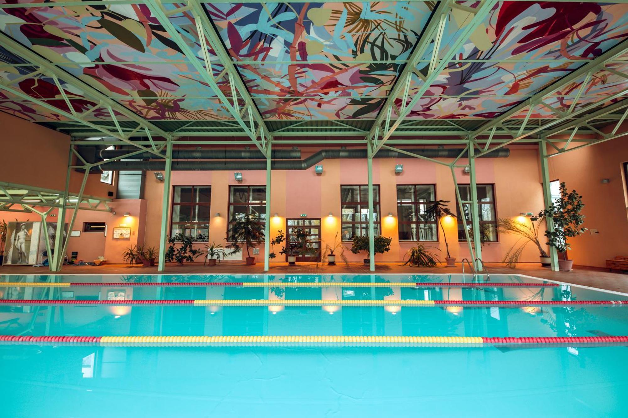 Hotel Kastiel Mojmirovce Экстерьер фото