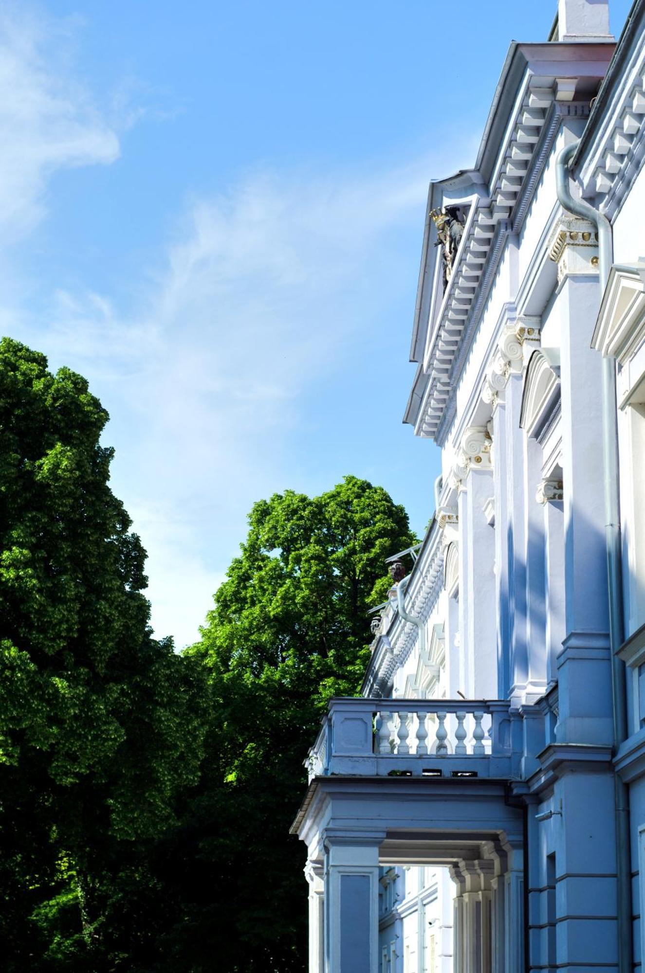 Hotel Kastiel Mojmirovce Экстерьер фото