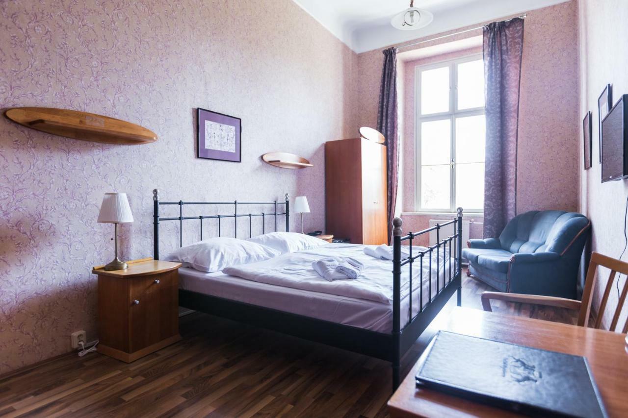 Hotel Kastiel Mojmirovce Экстерьер фото